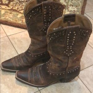 Ariat leather studded cowboy boots sz 8